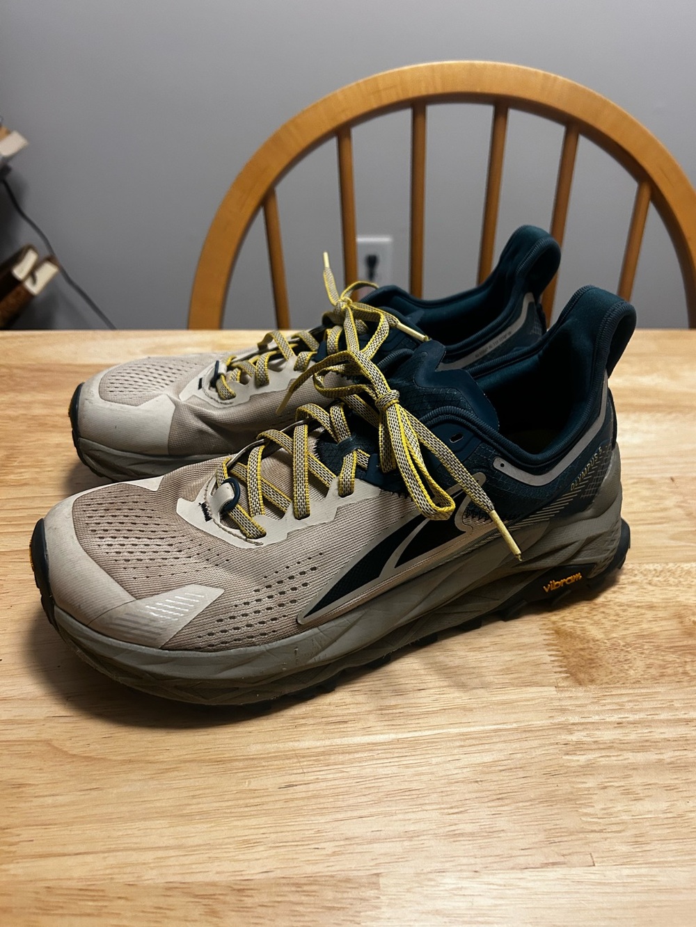 Altra Mens Olympus 5 Trail Running Shoes Sz 9
